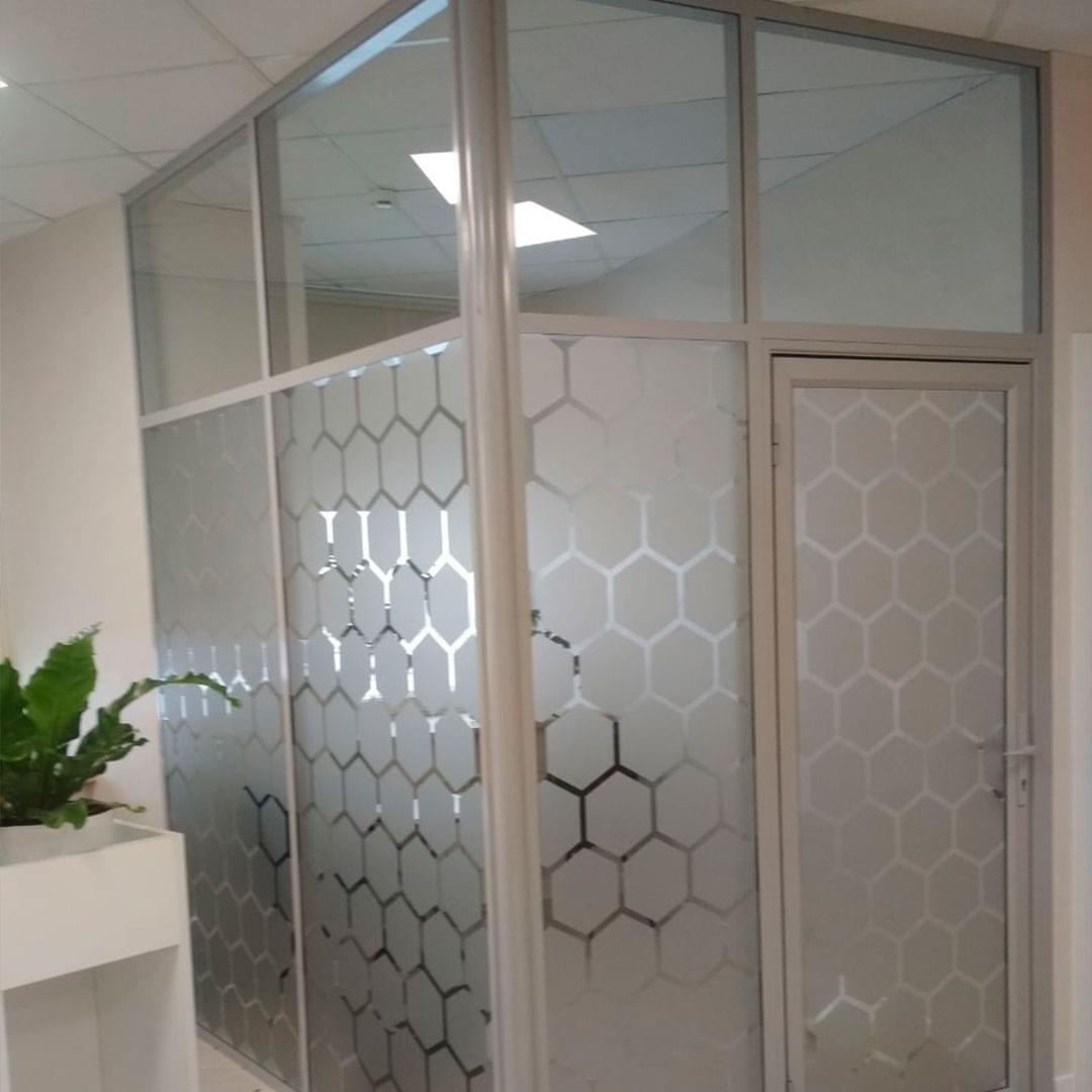 услуги по декорированию межкомнатных перегородок