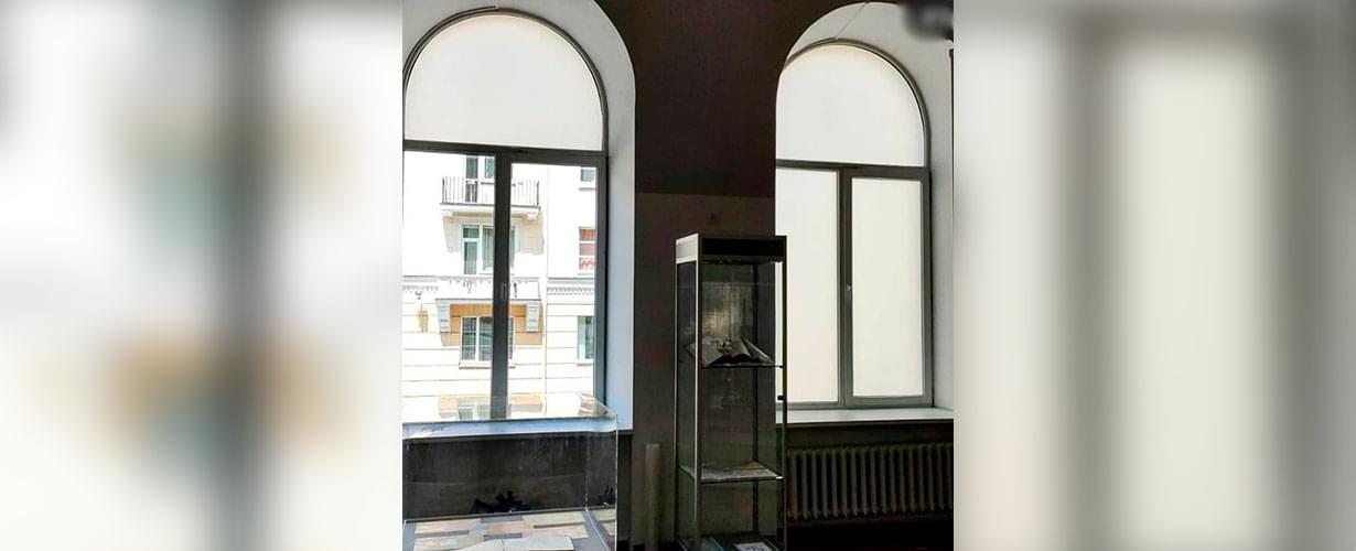 защита экспонатов от солнца